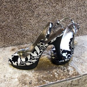Candie’s Black and White Mule